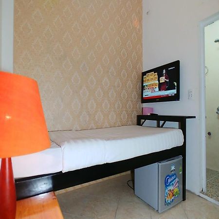 Mad Monkey Hanoi Hostel Bagian luar foto