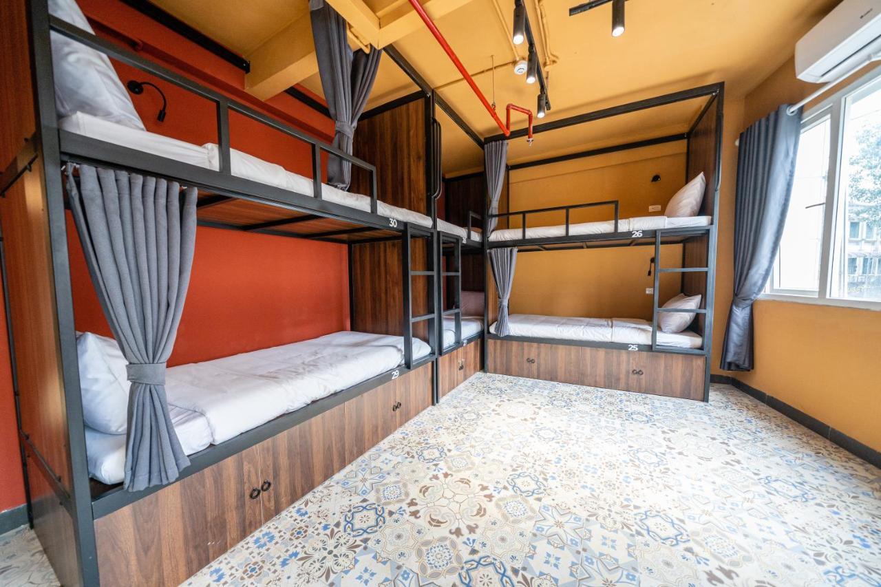 Mad Monkey Hanoi Hostel Bagian luar foto