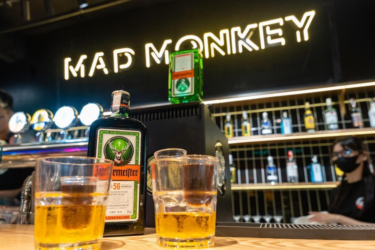 Mad Monkey Hanoi Hostel Bagian luar foto