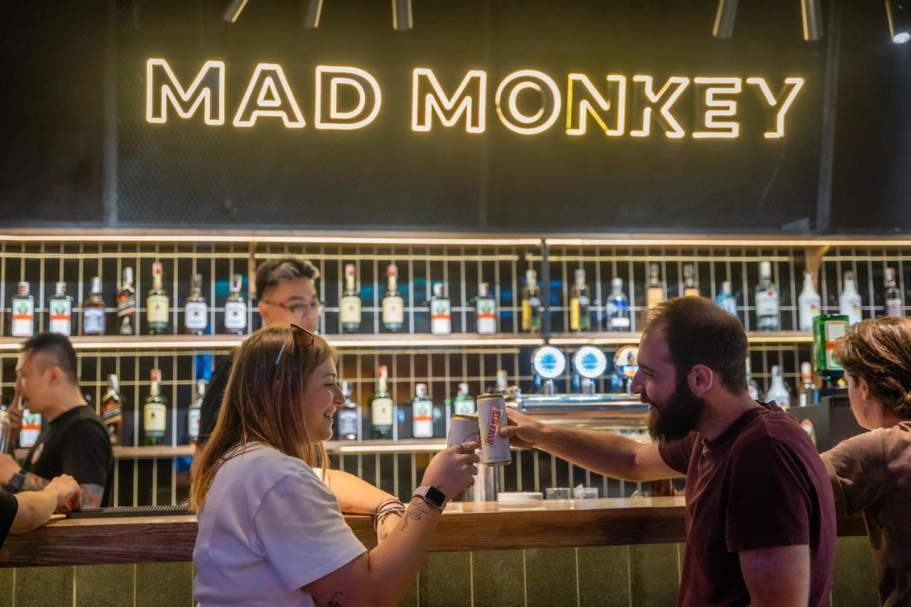 Mad Monkey Hanoi Hostel Bagian luar foto
