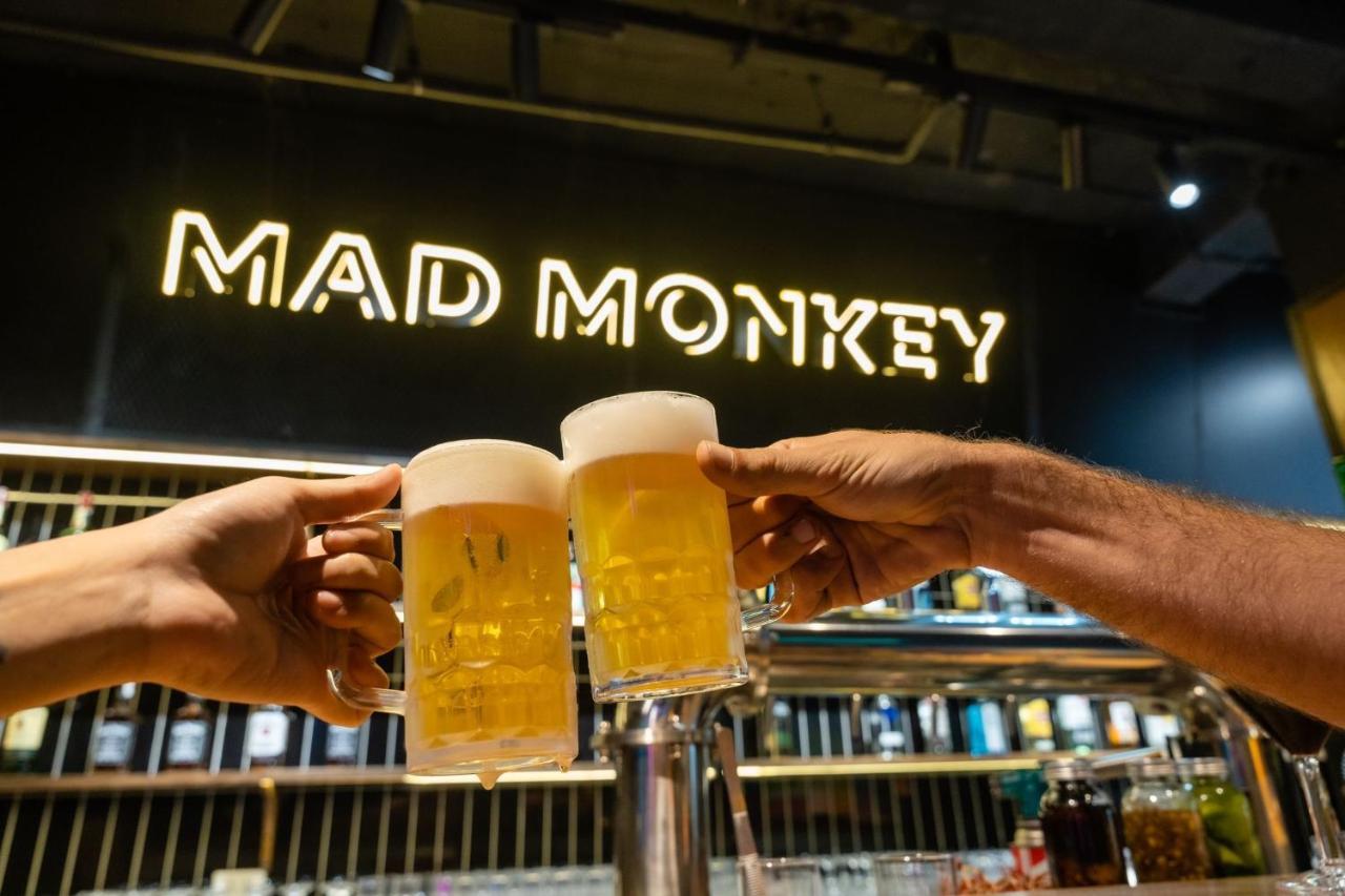 Mad Monkey Hanoi Hostel Bagian luar foto