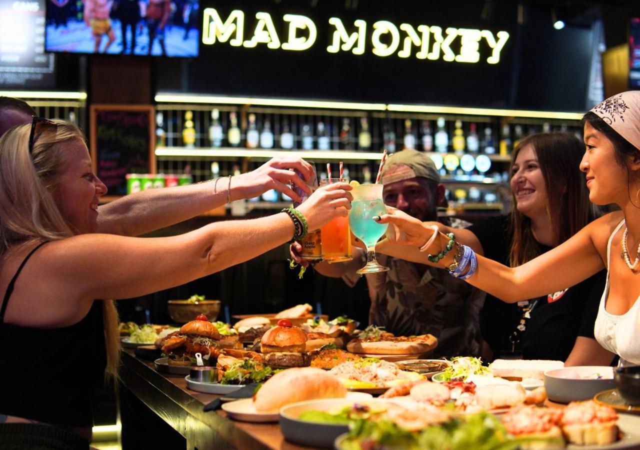 Mad Monkey Hanoi Hostel Bagian luar foto