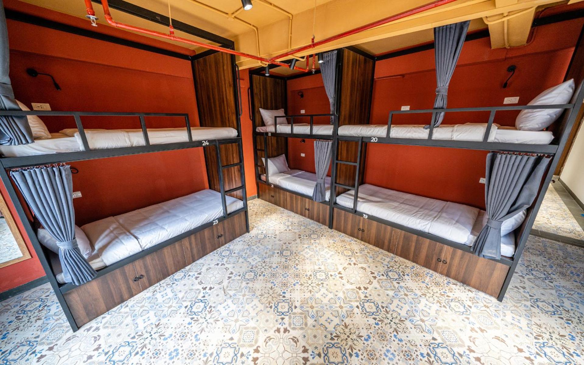 Mad Monkey Hanoi Hostel Bagian luar foto