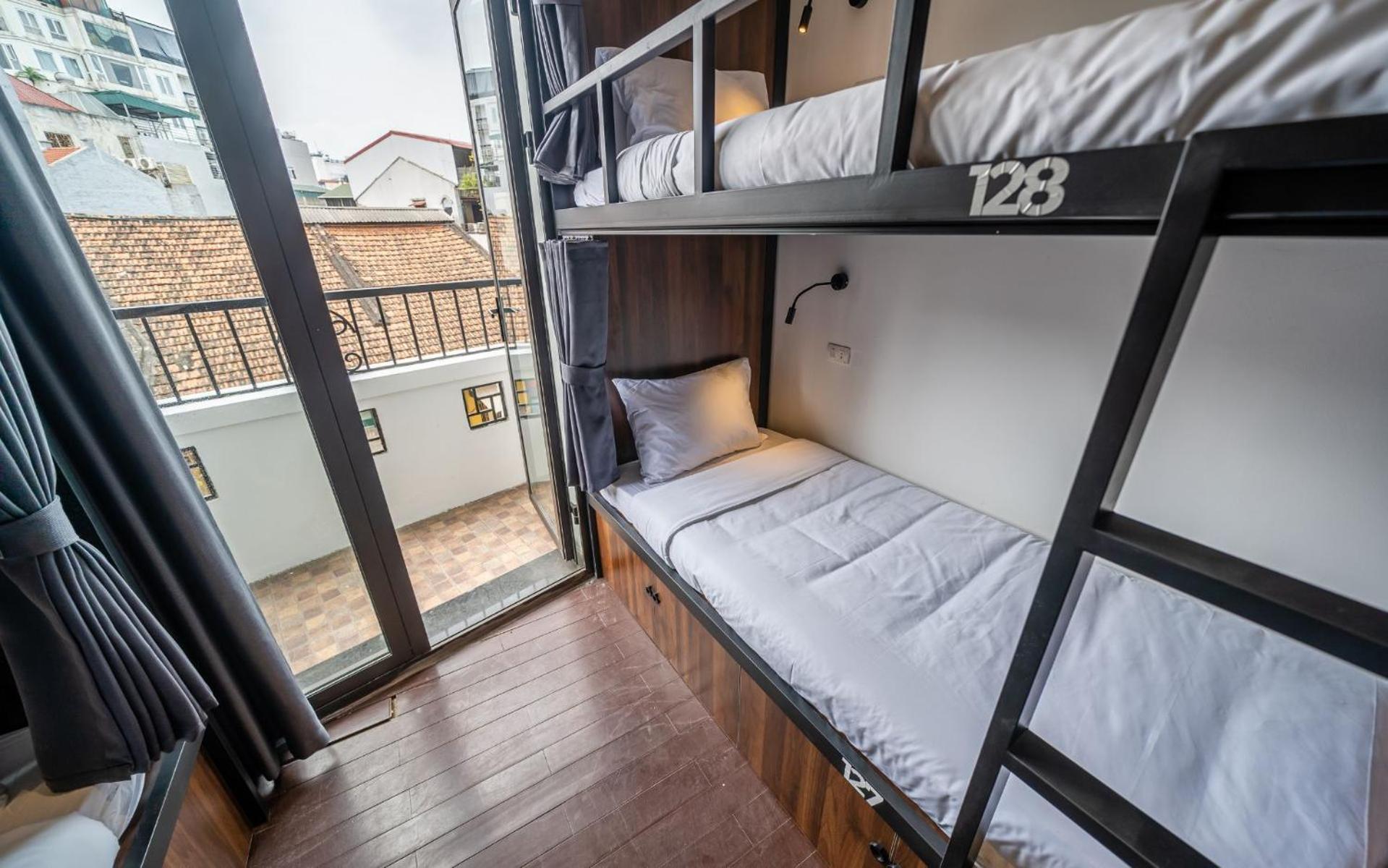 Mad Monkey Hanoi Hostel Bagian luar foto