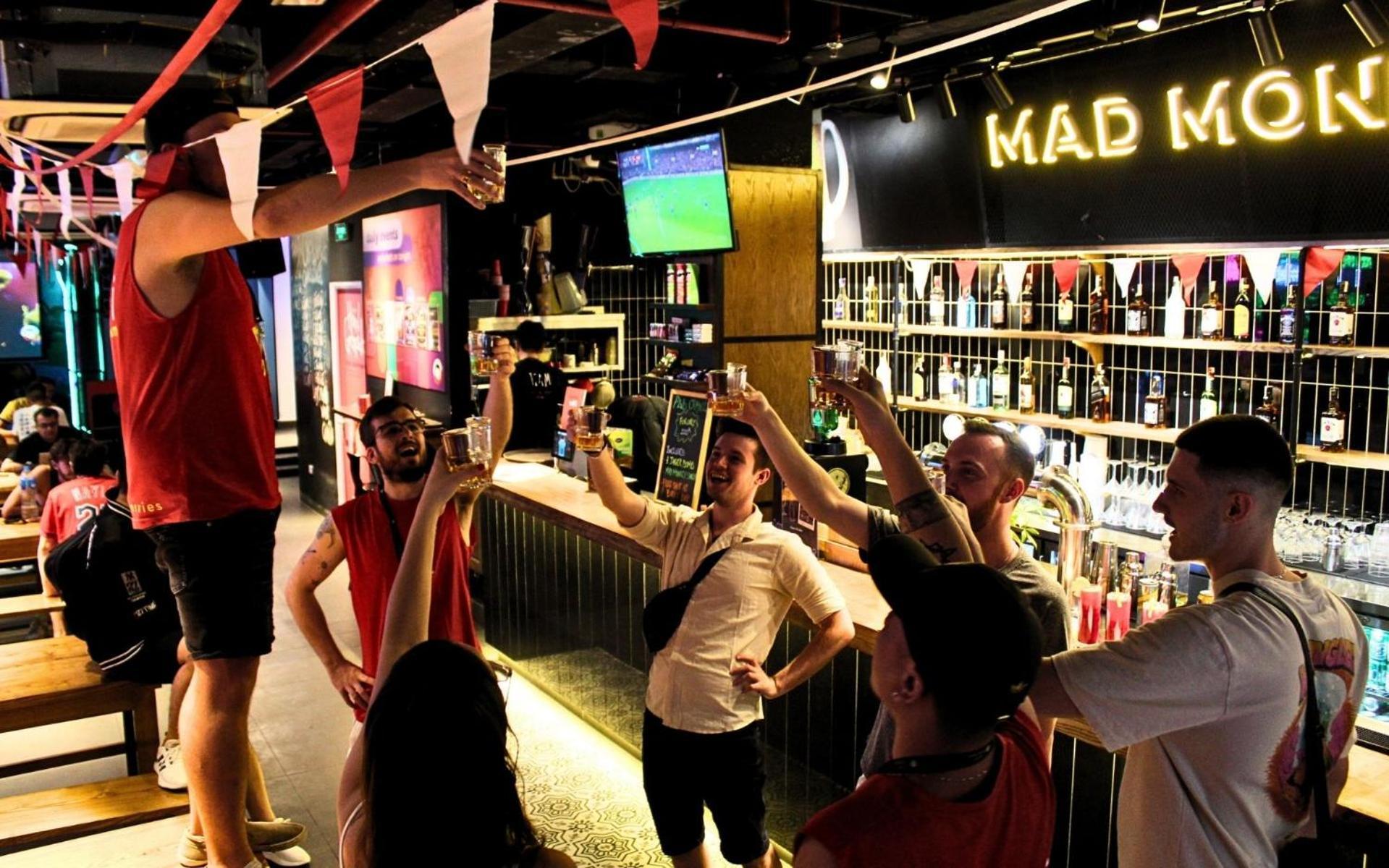 Mad Monkey Hanoi Hostel Bagian luar foto