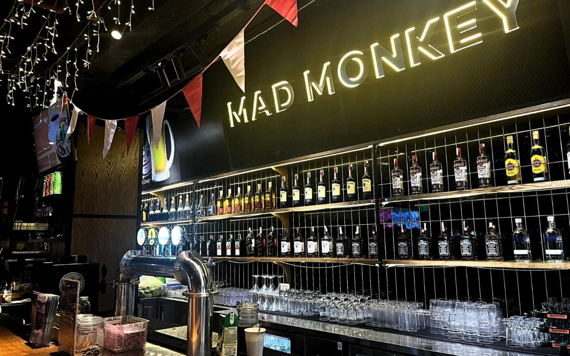 Mad Monkey Hanoi Hostel Bagian luar foto