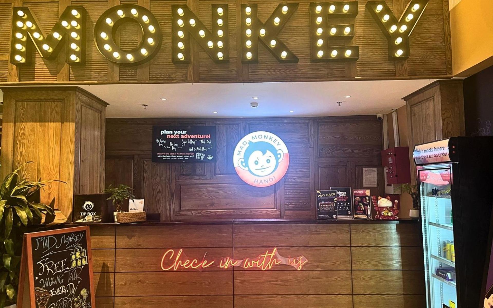 Mad Monkey Hanoi Hostel Bagian luar foto