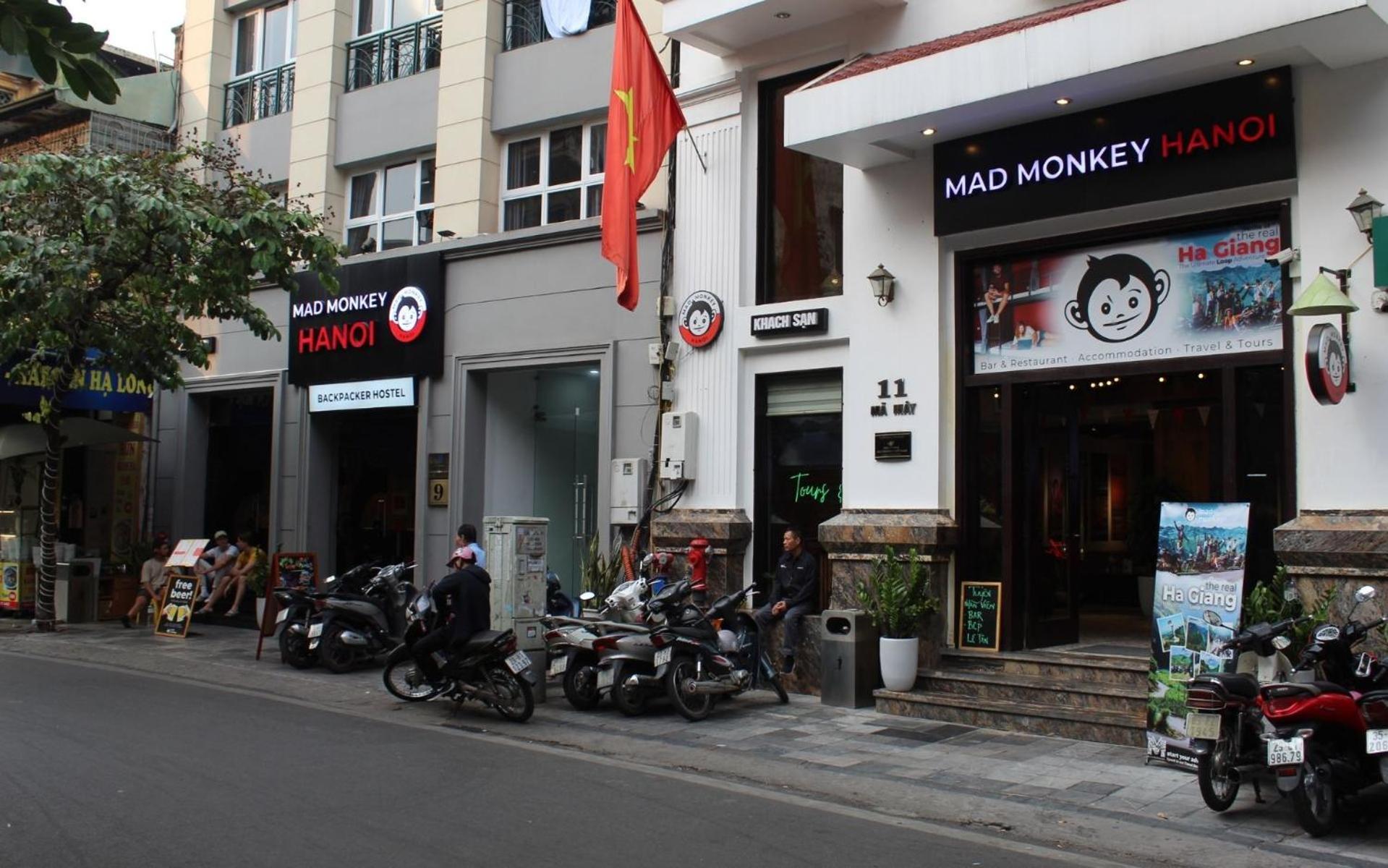 Mad Monkey Hanoi Hostel Bagian luar foto